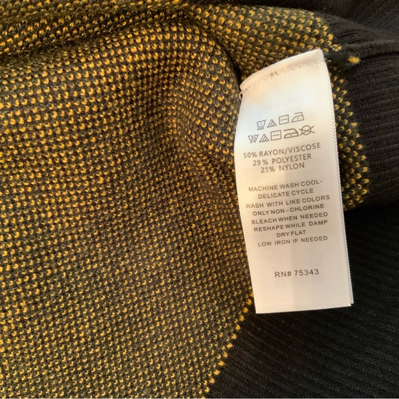 Tahari Plaid Sweater Size 1X - Picture 7 of 7